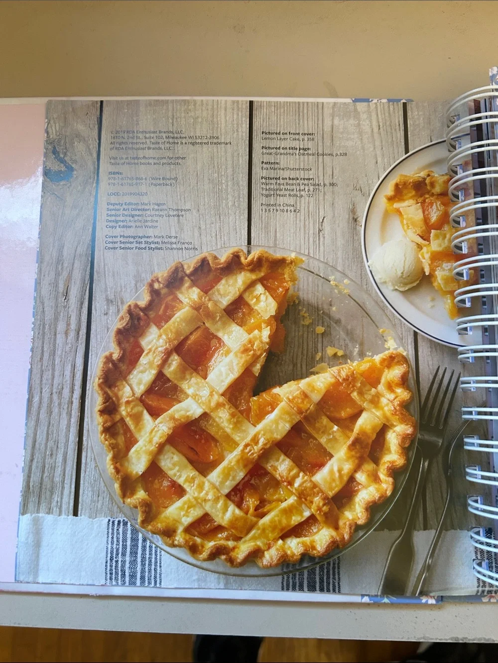 Taste of Home Grandma's Favorites Cookbook - Blue & White Floral Accent EUC